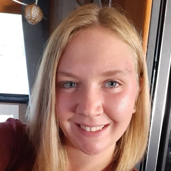 Meet your Posher, Ellie - Picture 1 of 1